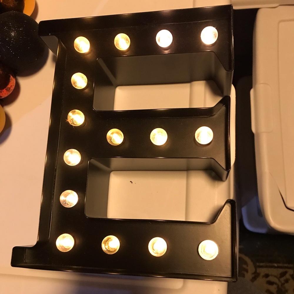 Light up metal E